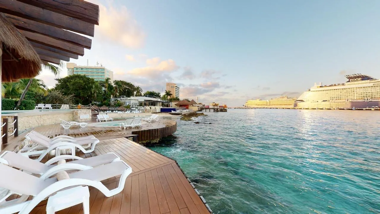 Üdülőközpont Grand Park Royal Cozumel Hotel