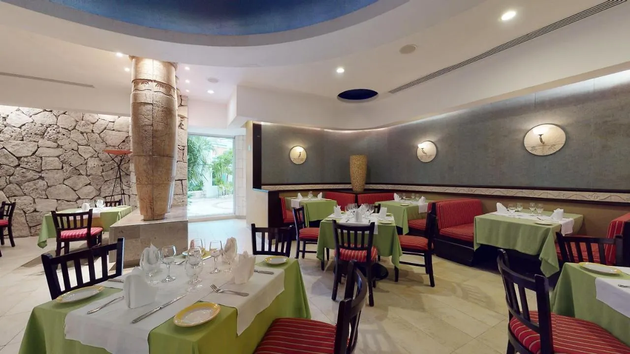 Üdülőközpont Grand Park Royal Cozumel Hotel