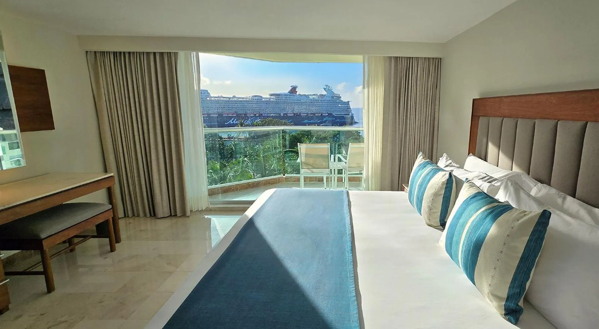 Grand Park Royal Cozumel Hotel